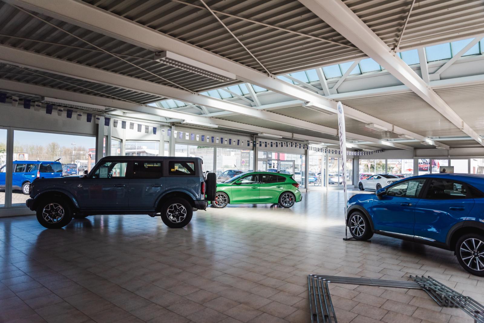 showroom-image-top