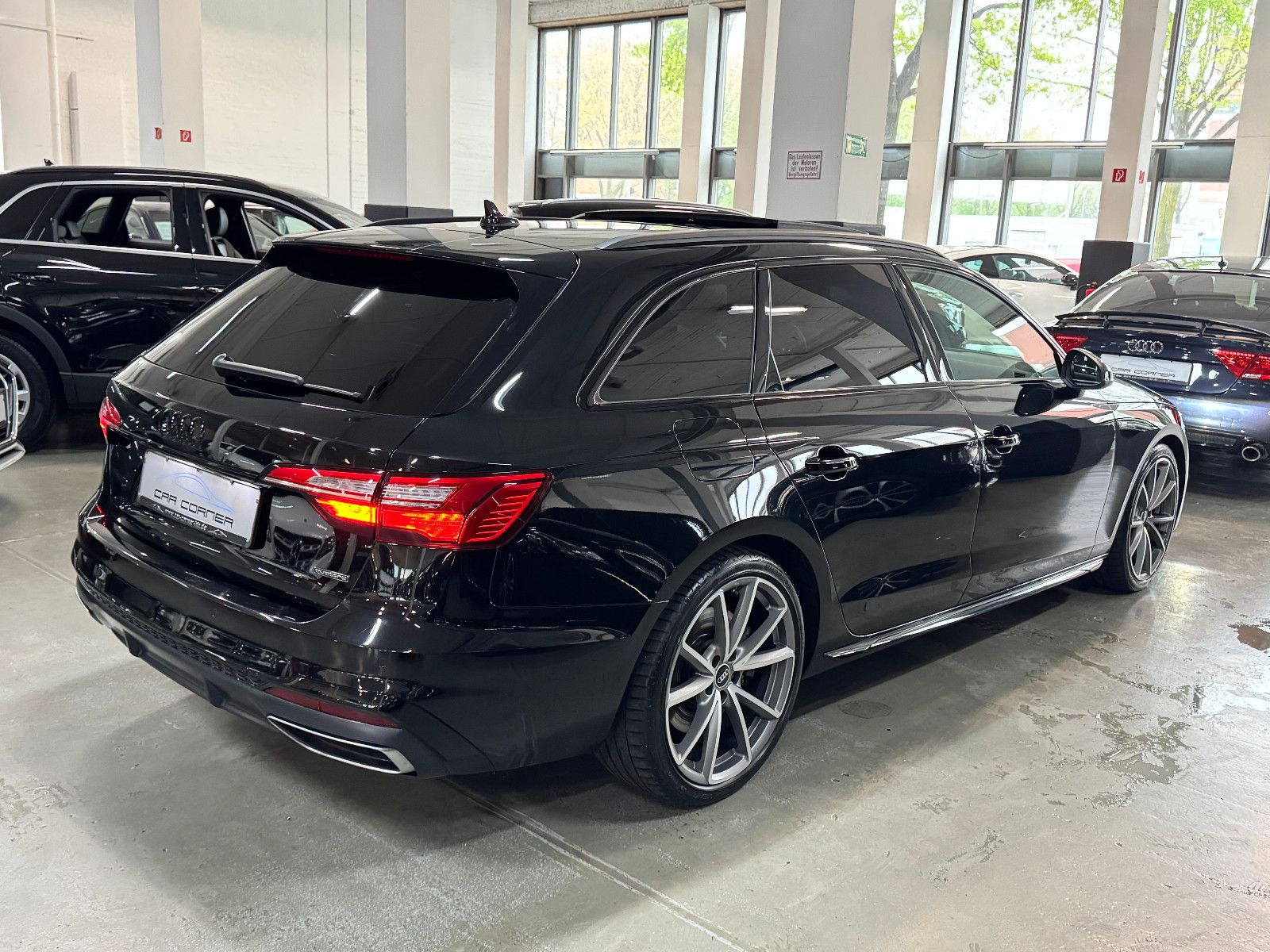 Fahrzeugabbildung Audi A4 45 TDI QUATTRO 2X S-LINE BLACK EDITION 19´RS