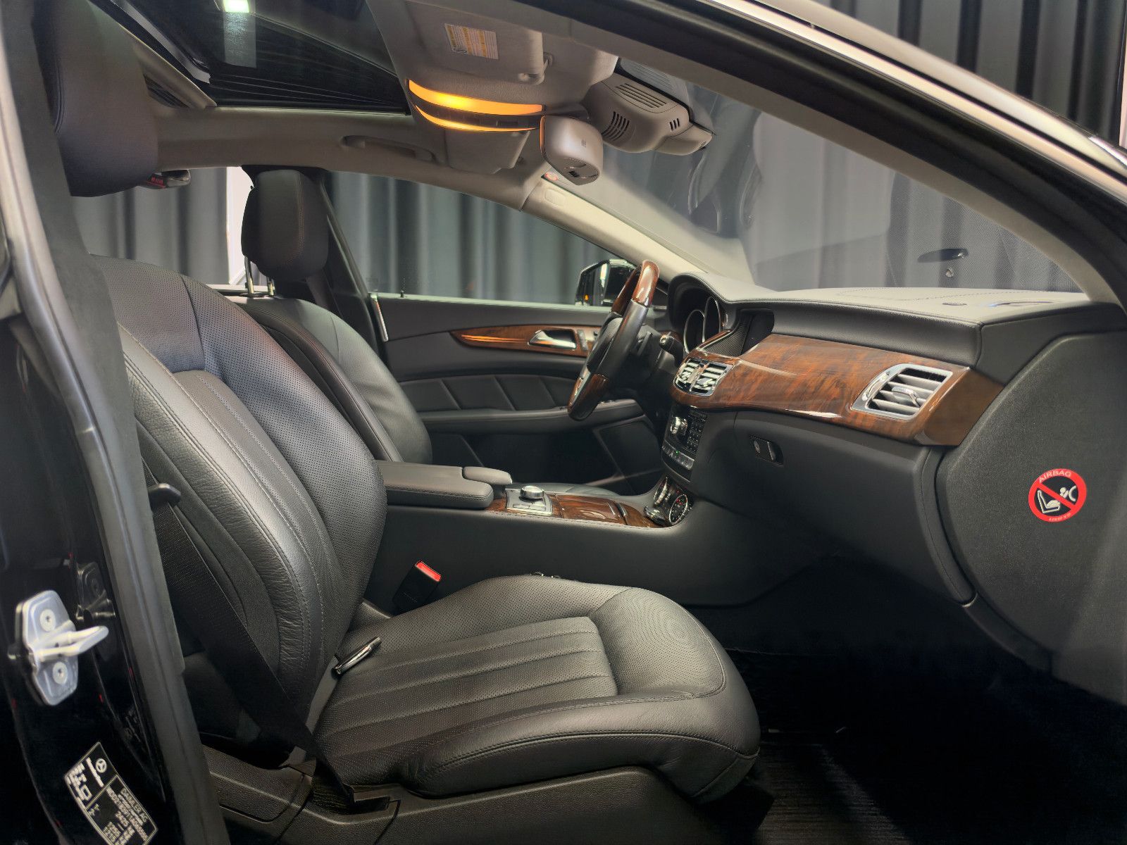 Fahrzeugabbildung Mercedes-Benz CLS 500 |AMG-LINE|H/K|PANO|AIR-MATIC|DE-FZG
