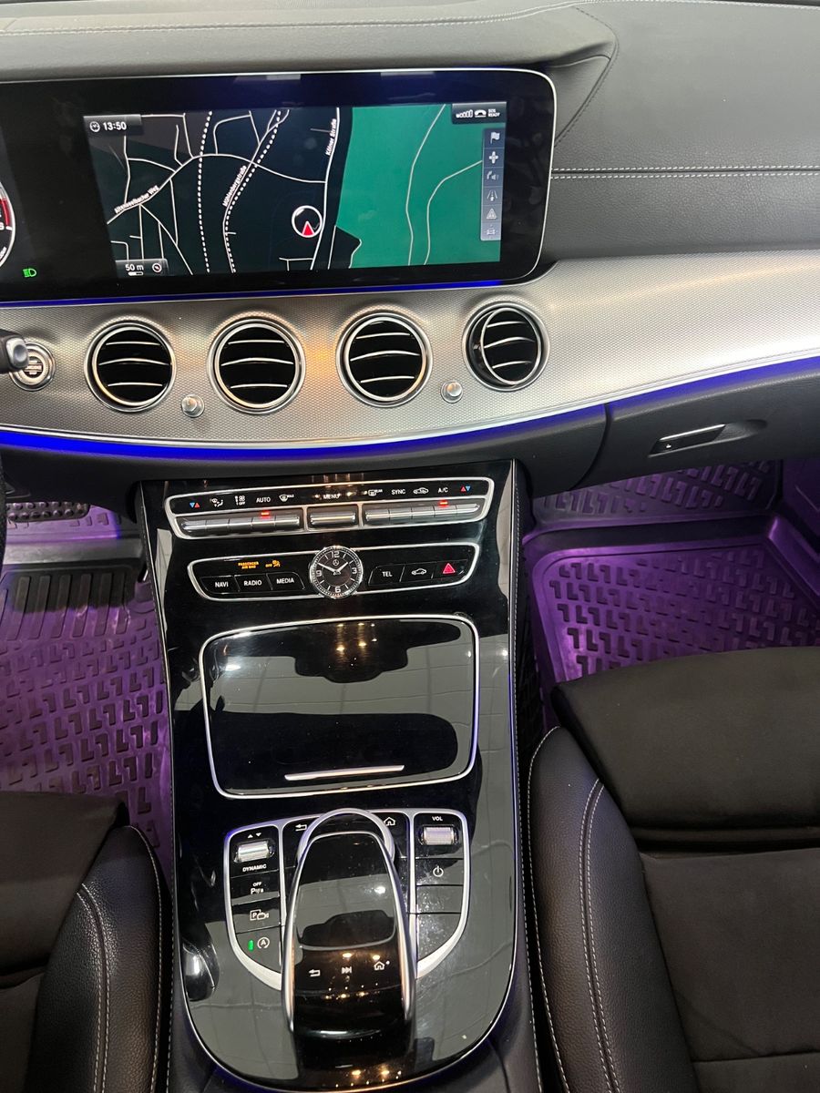Fahrzeugabbildung Mercedes-Benz E 350 AMG LINE * Widescreen * Ahk *