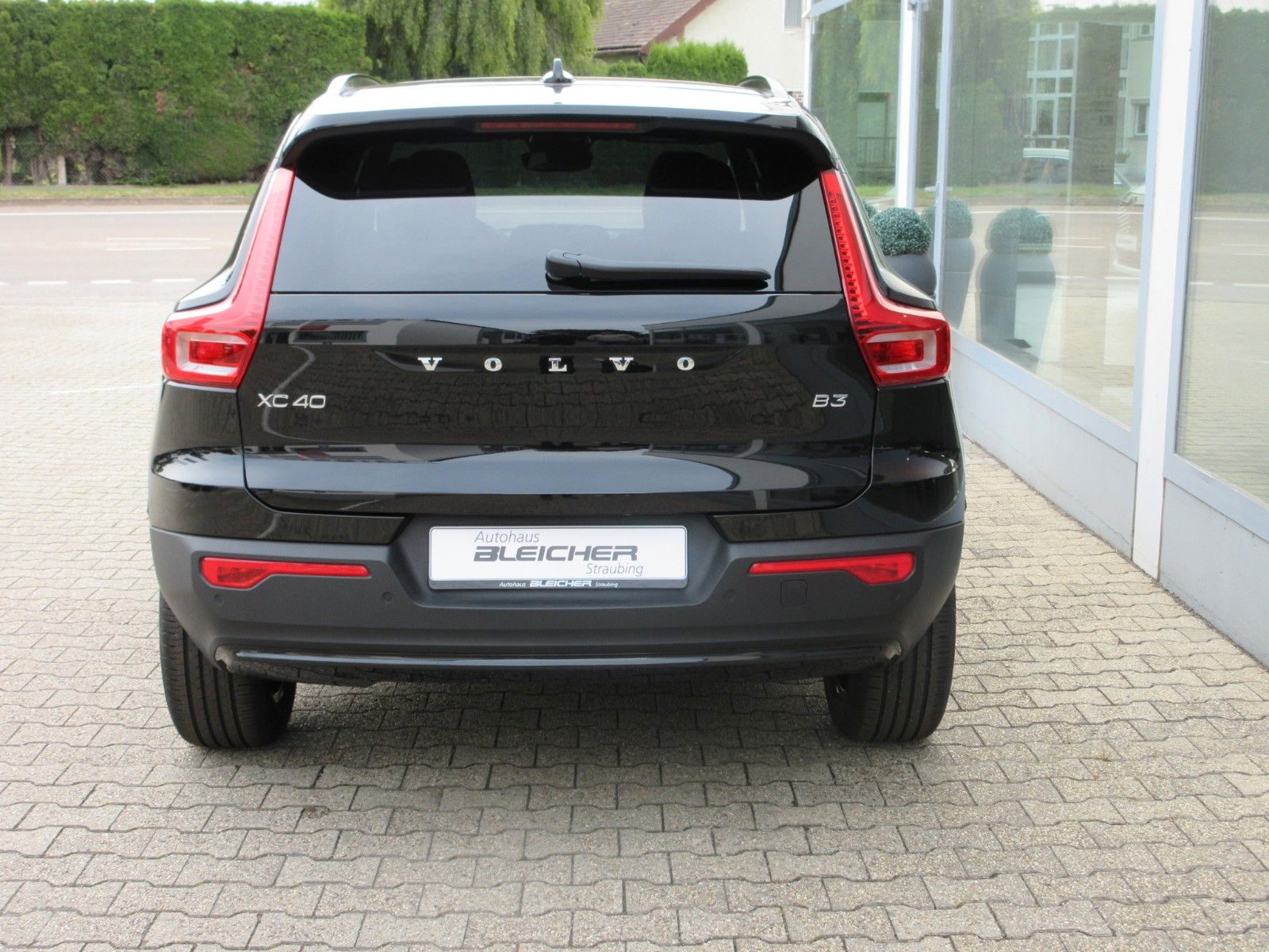 Fahrzeugabbildung Volvo XC 40 Plus Dark 2WD