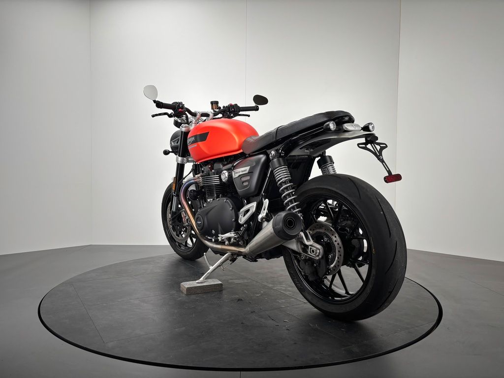Fahrzeugabbildung Triumph SPEED TWIN 1200 *ZUBEHÖR *1. HAND *BAJA ORANGE