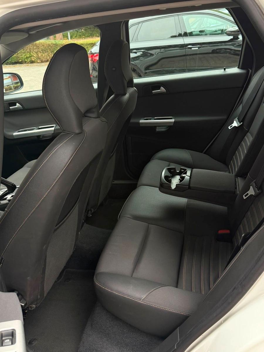 Volvo V50 2011 — photo 10