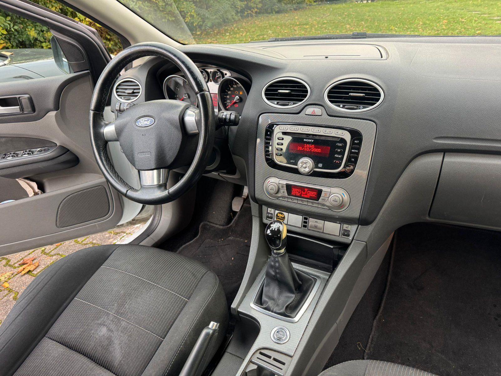 Ford Focus 2011 — photo 9