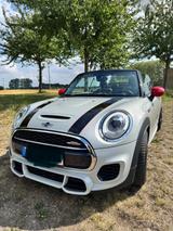MINI John Cooper Works Cabrio John Cooper Works - silberne MINI John Cooper Works Cabrio