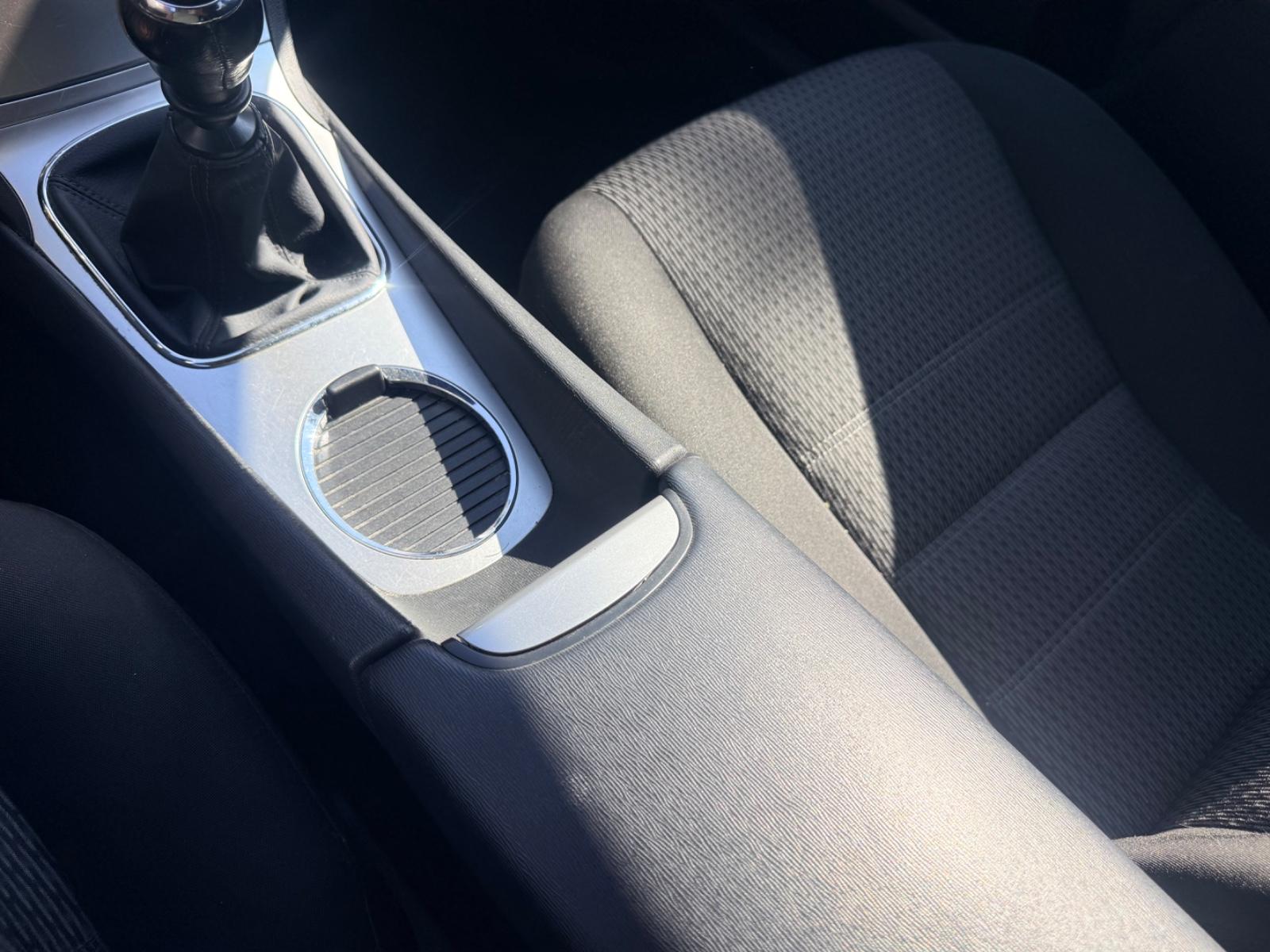 Toyota Avensis 2014 — photo 32