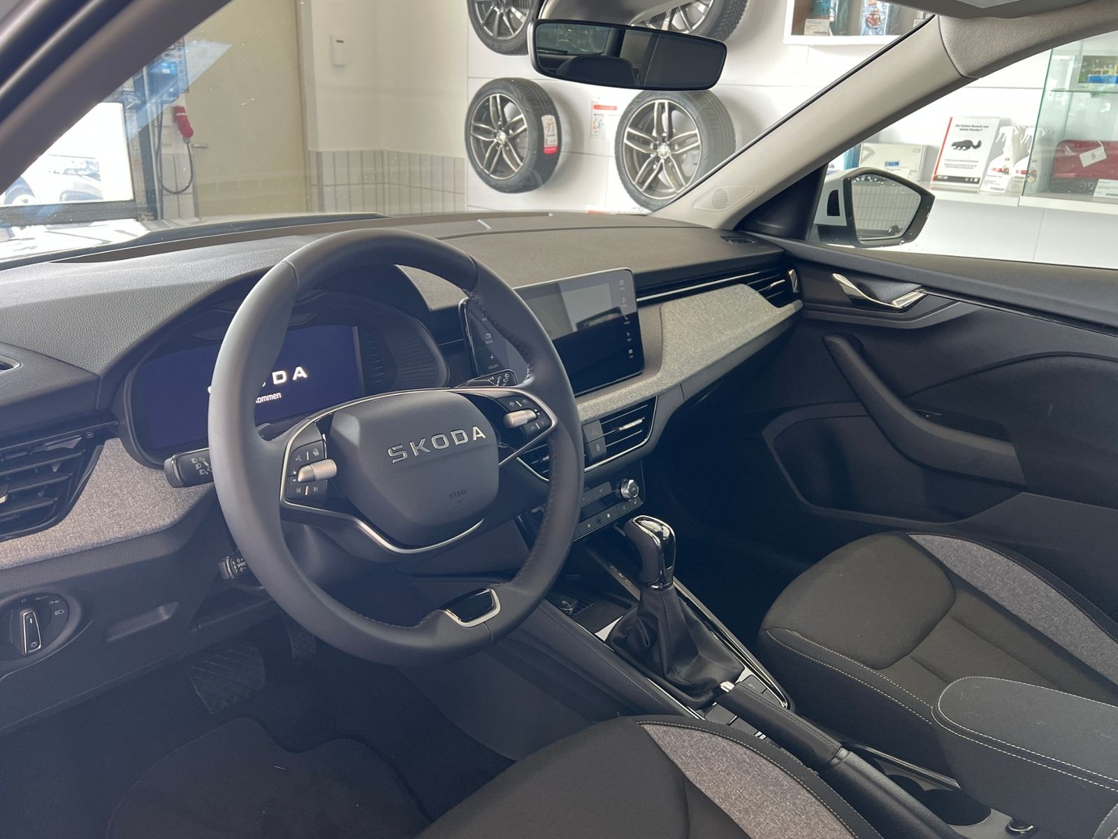 Fahrzeugabbildung SKODA Kamiq Tour 1.5 TSI DSG *Matrix-LED, Frontscheibe