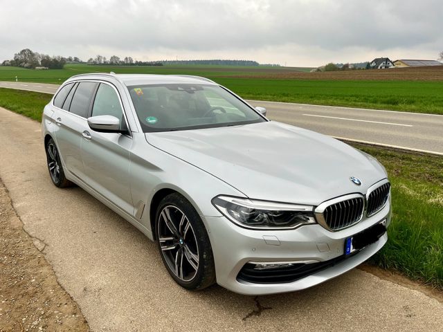 BMW 520d Touring SCHECKHEFT Vollausst. HUD MASSAGE 