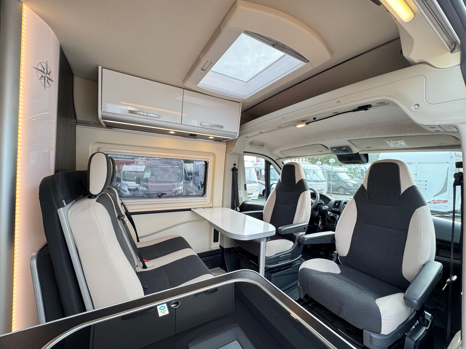 Fahrzeugabbildung Westfalia Columbus 601 D 4 SCHLAFPLÄTZE SOLAR AHK 1.HAND