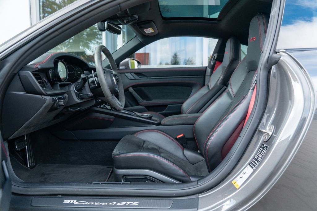 Porsche 992 Carrera 4 GTS/ MATRIX/ 18-WEGE/ LIFT/ BOSE Porsche 992 Carrera 4 GTS/ MATRIX/ 18-WEGE/ LIFT/ BOSE