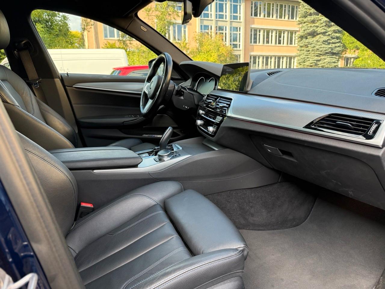 BMW 530d xDrive Touring M PAKET PANO CARPLAY HUD