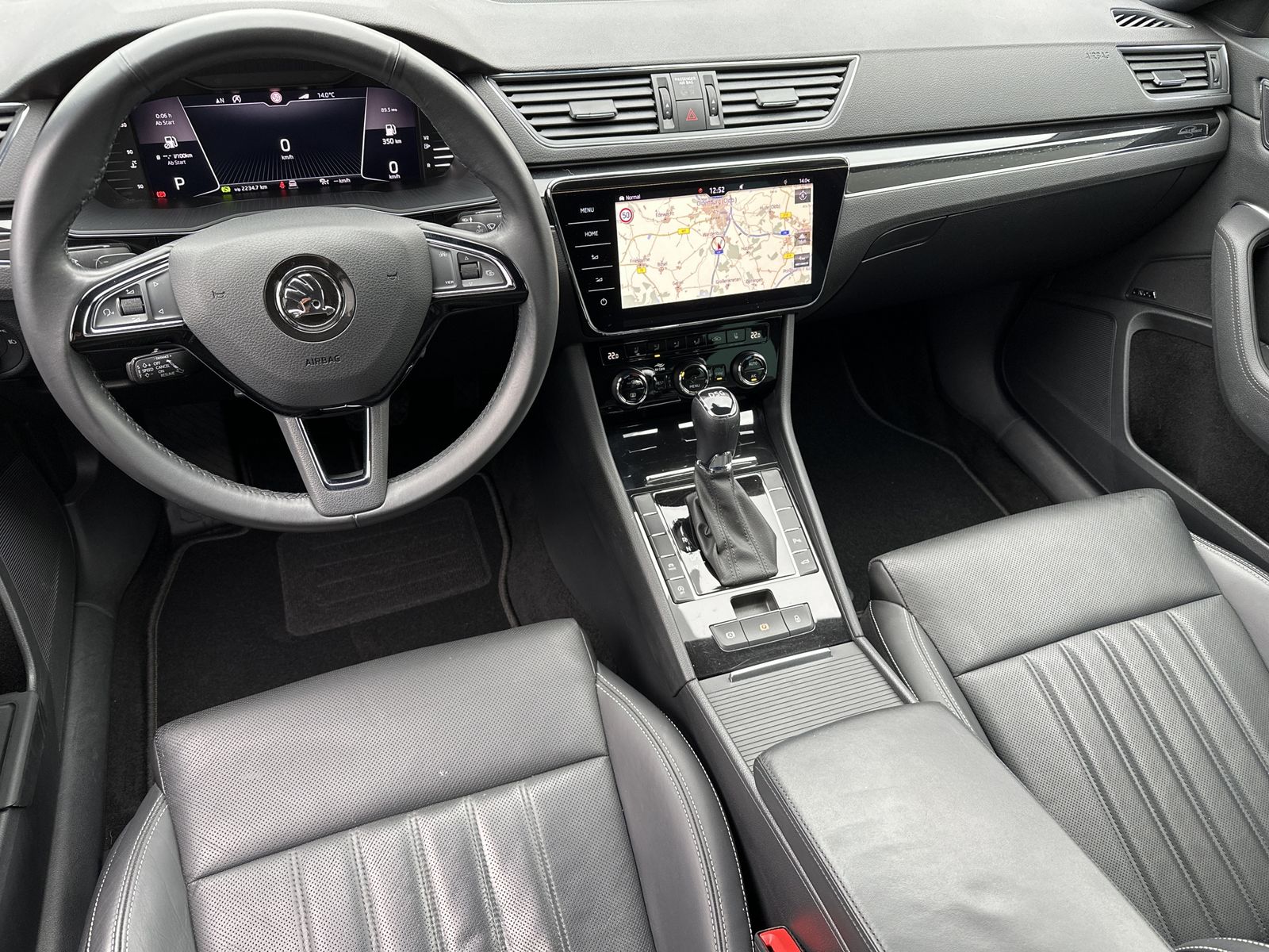 Fahrzeugabbildung SKODA Superb Combi 2.0 TDI DSG L&K NAV+LED+KAM+ACC+VC