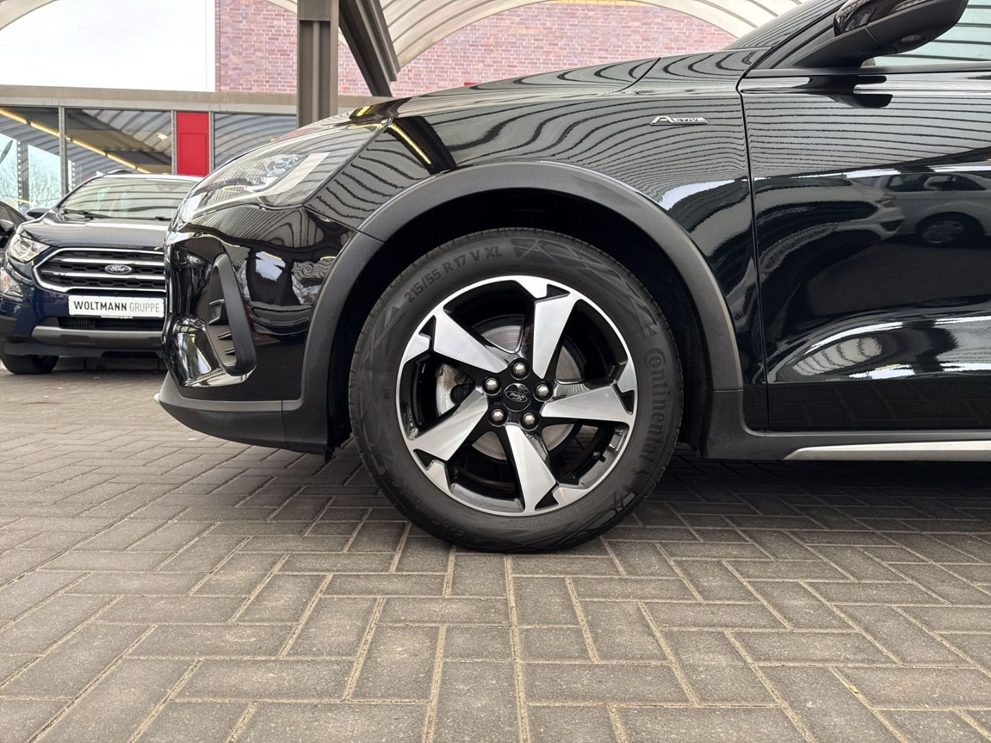 Fahrzeugabbildung Ford Focus Turnier Active X Automatik AHK schwenkbar