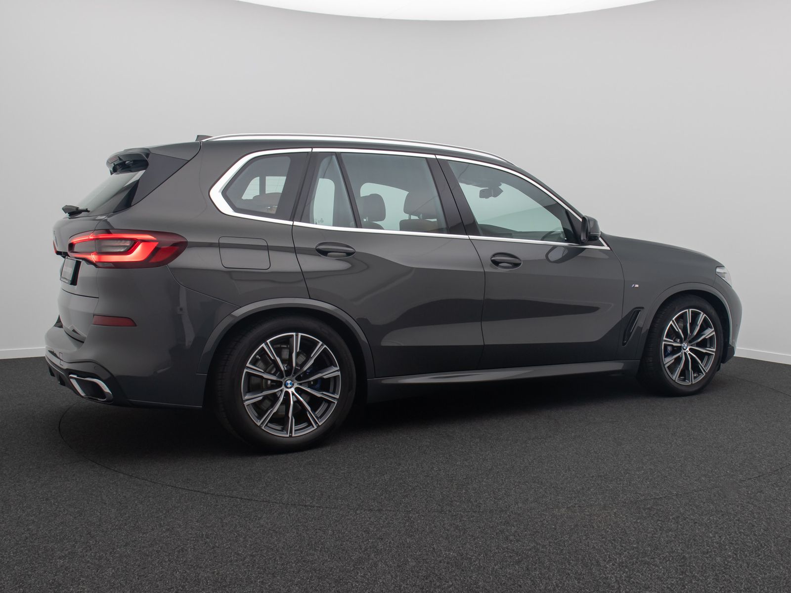 Fahrzeugabbildung BMW X5 xD40d M Sport 360° AHK DAB H/K HUD DisplayKey