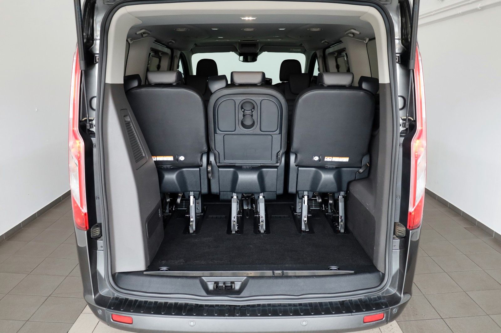Fahrzeugabbildung Ford Transit Custom Titanium X Leder,Navi,ACC,8 Sitze