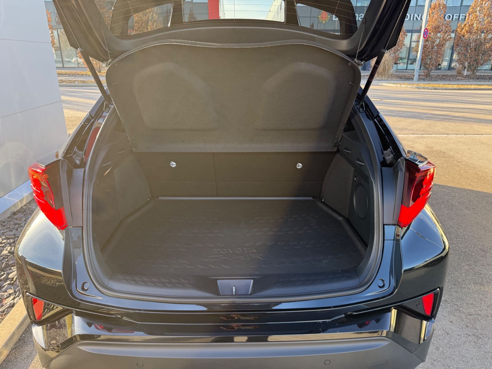 Fahrzeugabbildung Toyota C-HR Hybrid GR Sp.Black Edition-nur13.500km