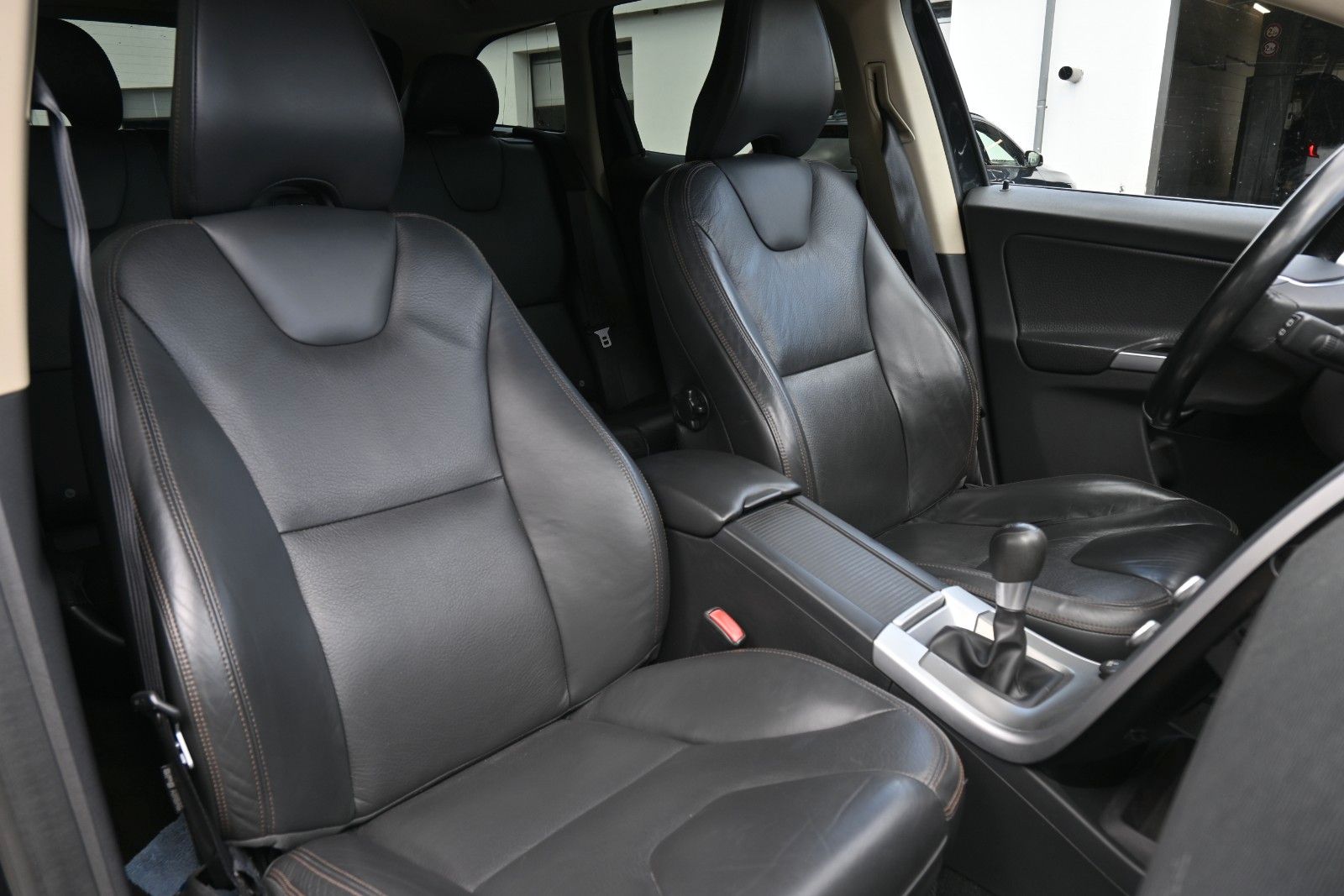 Fahrzeugabbildung Volvo XC60 2.4D Summum Drive*BiXenon*PDC*CD*Servo*USB