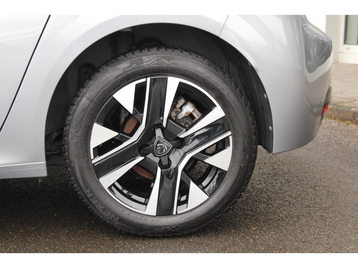 Peugeot 208 Allure PureTech 100 5türig *scheckheftgepfle