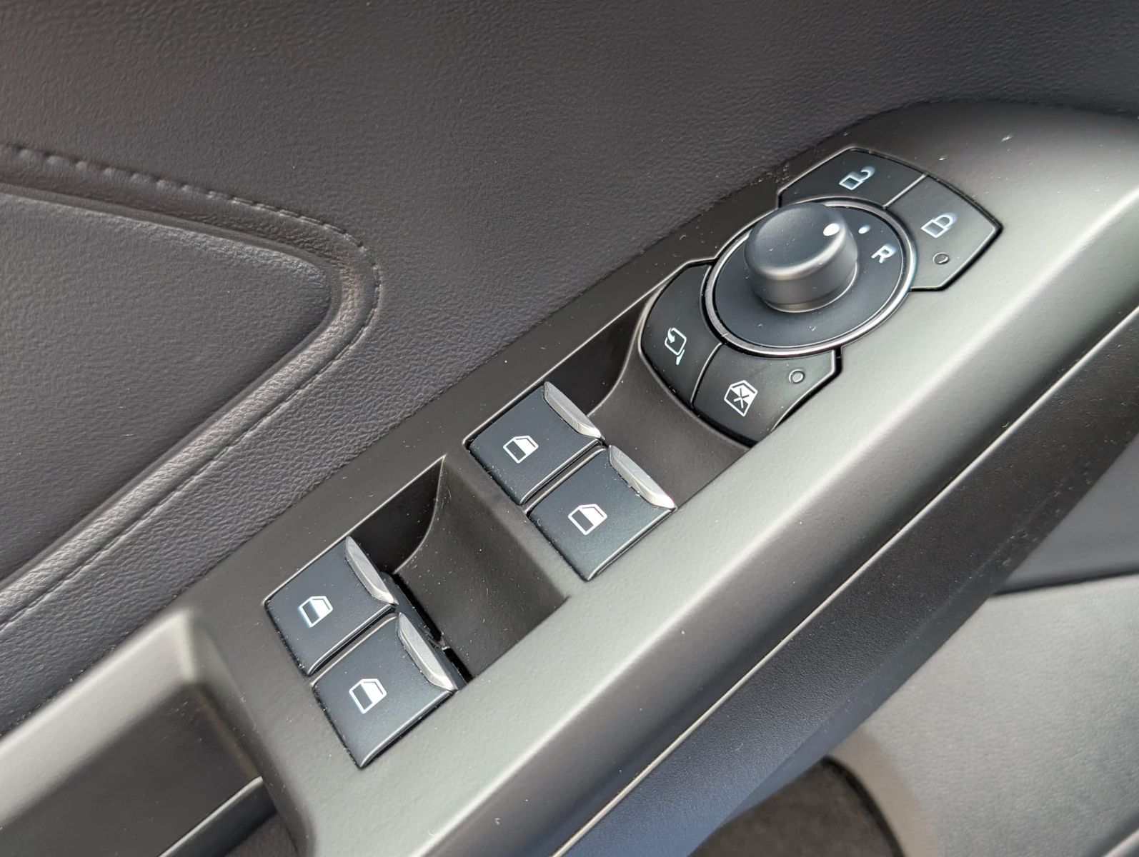 Fahrzeugabbildung Ford Focus 1.0 ST-Line X MATRIX*B&amp;O*ACC*KAM*APP*LHZ