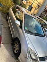 Honda Civic 5 DR - Honda Civic 5d mit Benzin-Antrieb