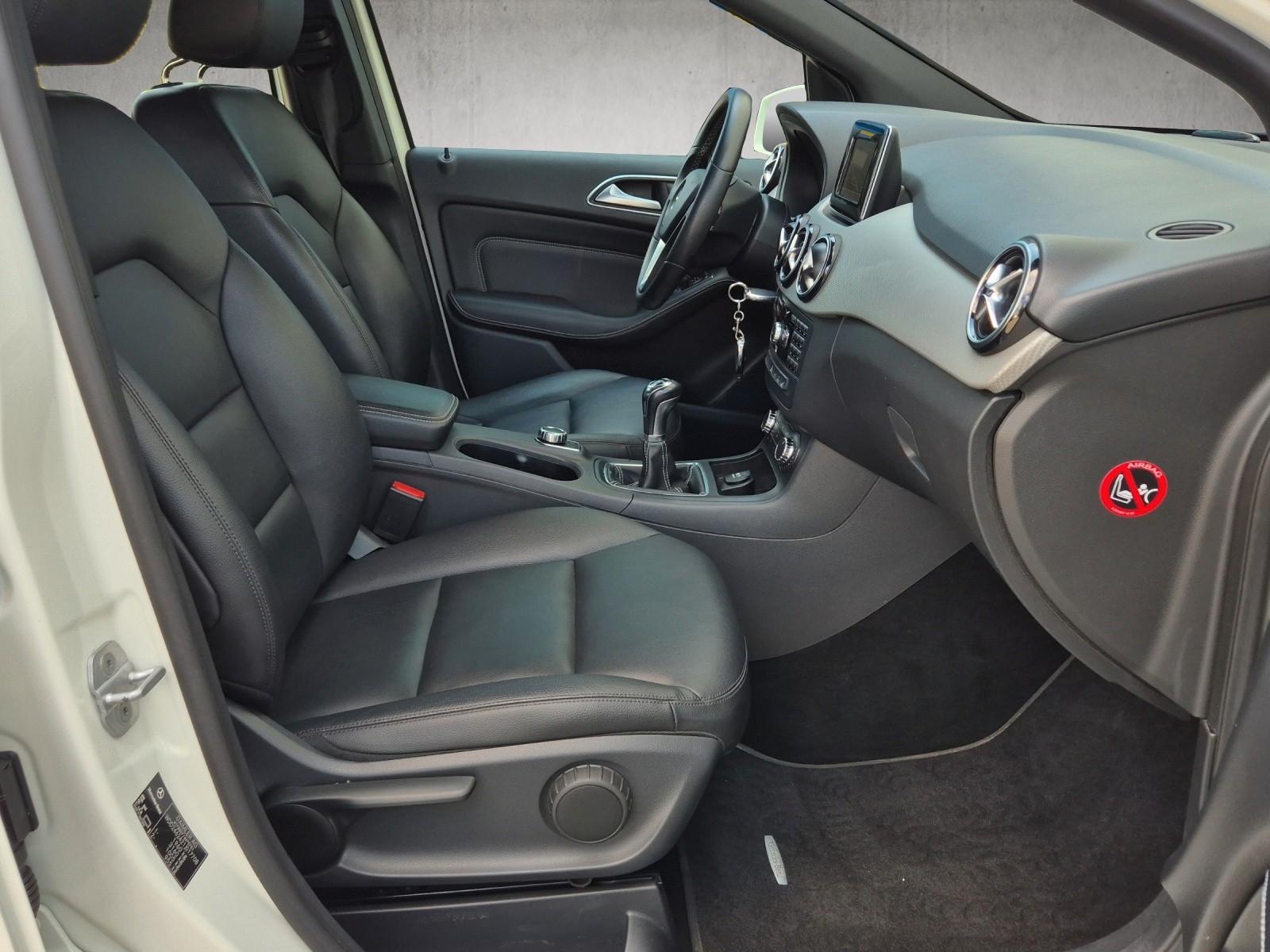 Mercedes-Benz B 180 Urban/Panorama/Amg 18"/Xenon/Navi