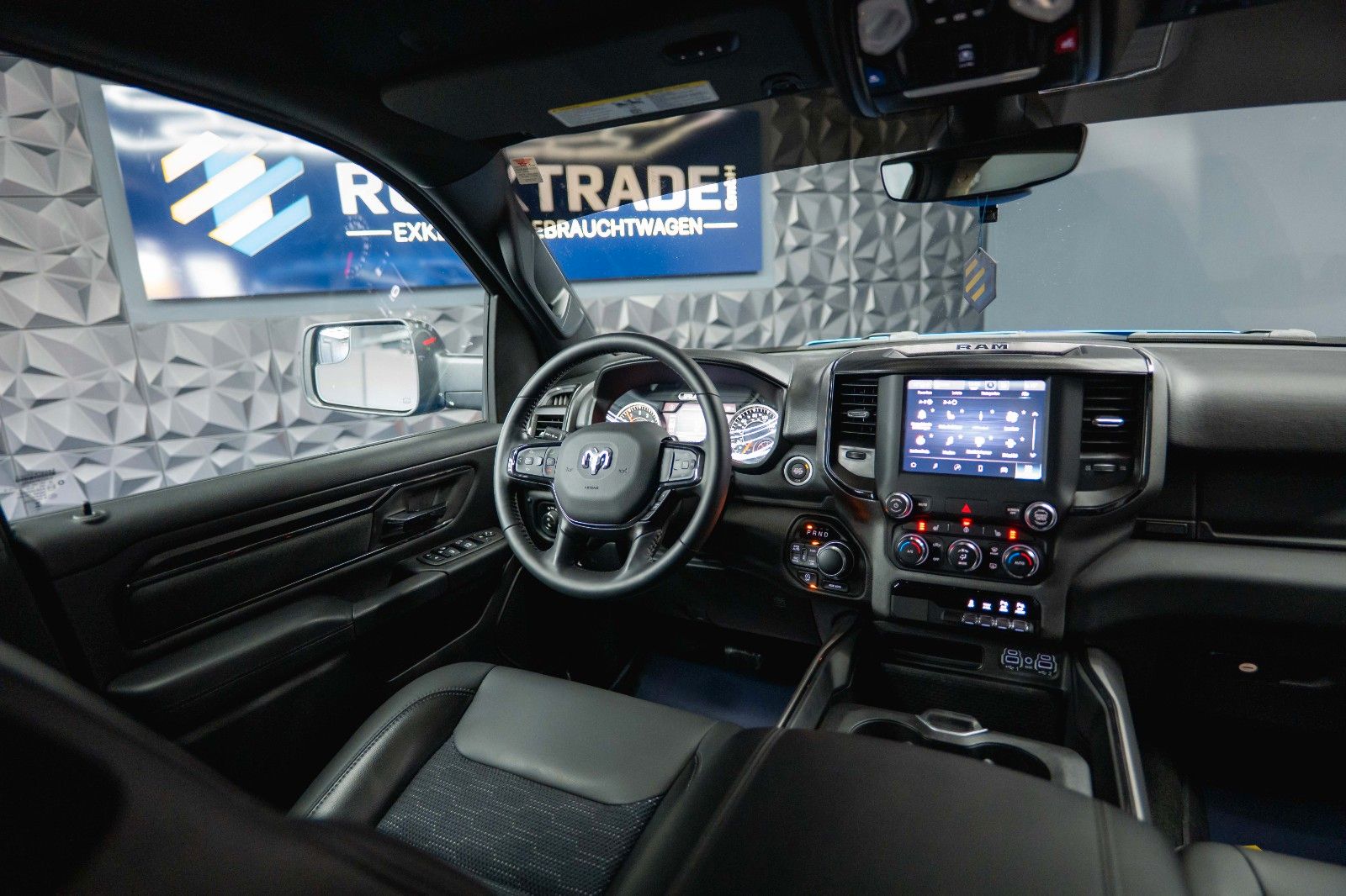 Fahrzeugabbildung Dodge RAM 5.7 V8 HEMI 4x4 Built to Serve AXLE LOCK LED