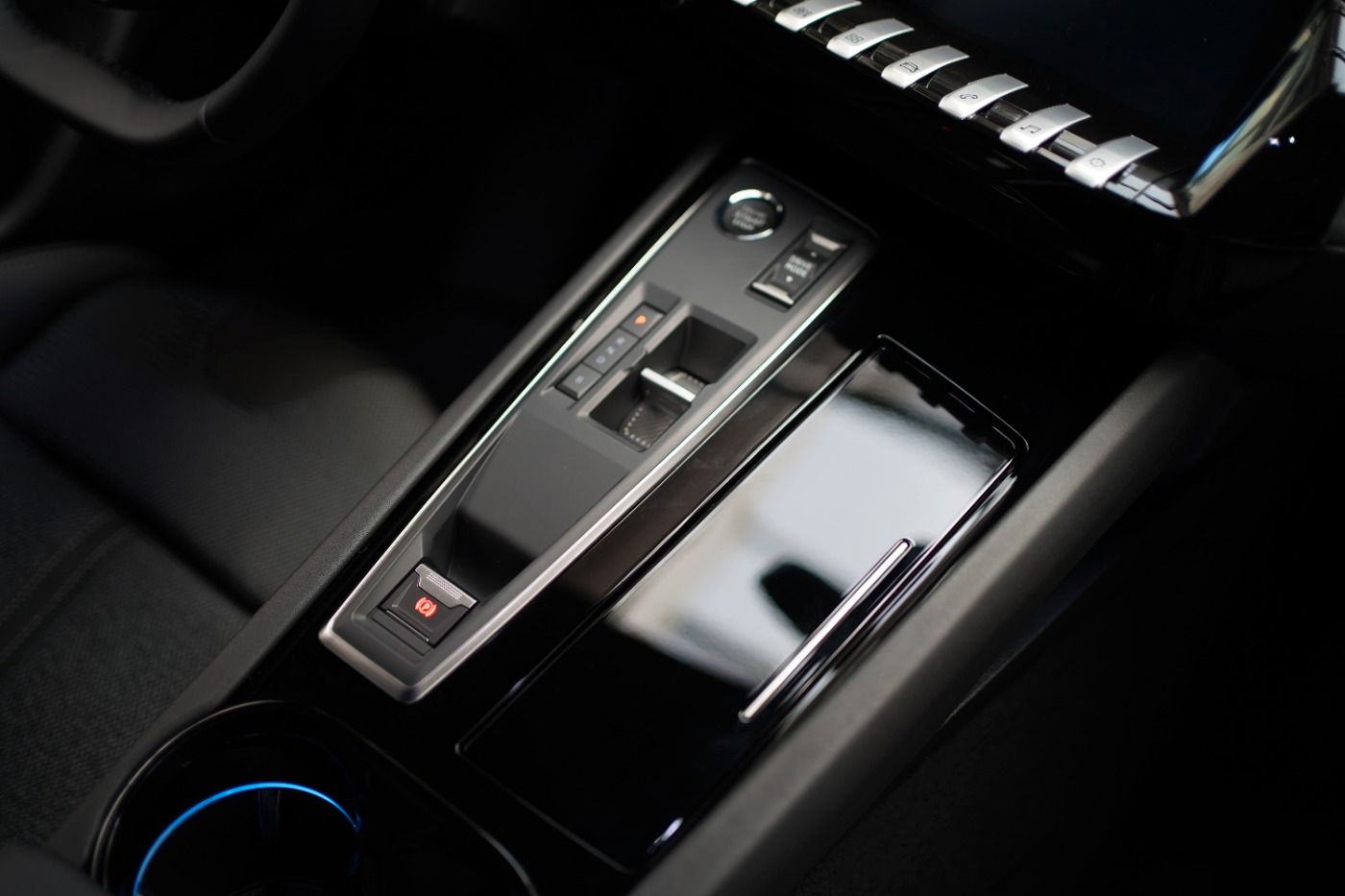 Fahrzeugabbildung Peugeot 508 SW Plug In Hybrid 225 e-EAT8 Automatik DAB