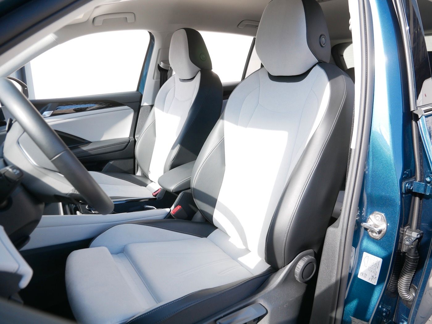 Fahrzeugabbildung Volkswagen Tiguan 2.0 Elegance NEU61T AHK DCC Matrix ACC KA