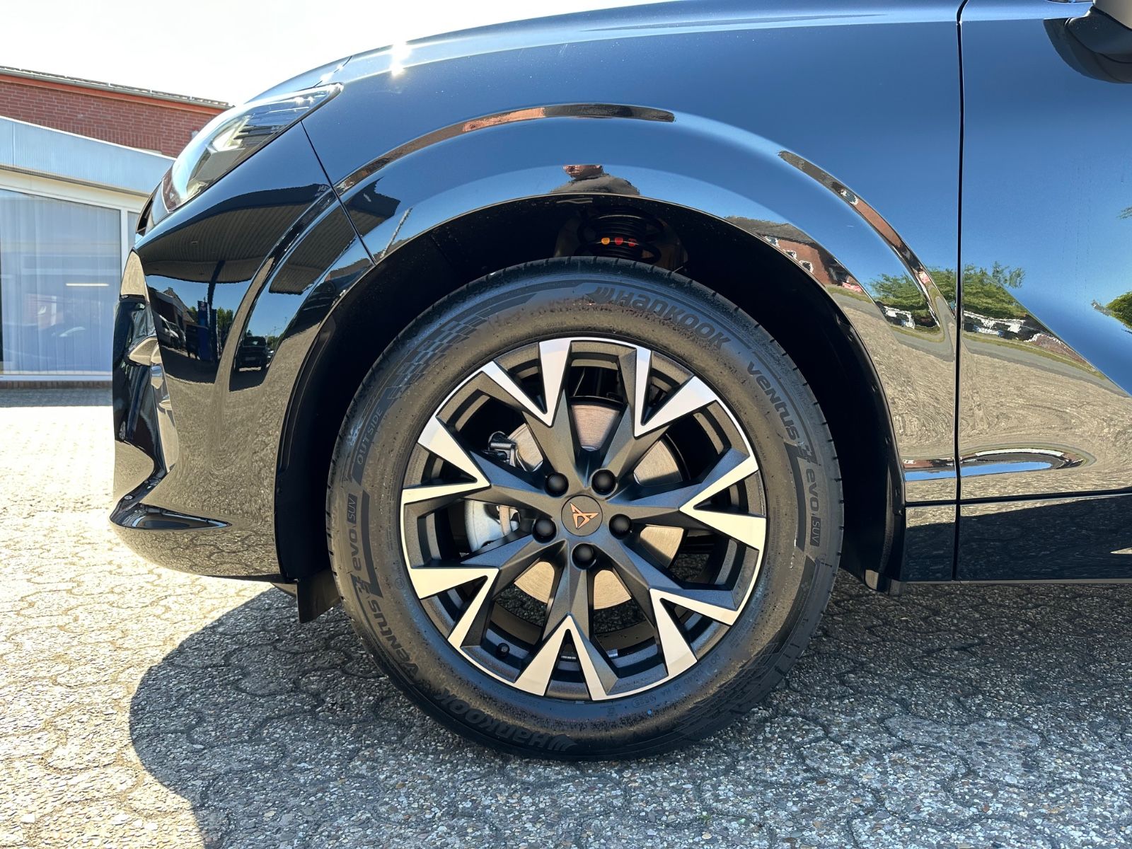 Fahrzeugabbildung CUPRA Terramar 1.5 eTSI DSG Navi/Pano/ACC/LED/AHK/GJR
