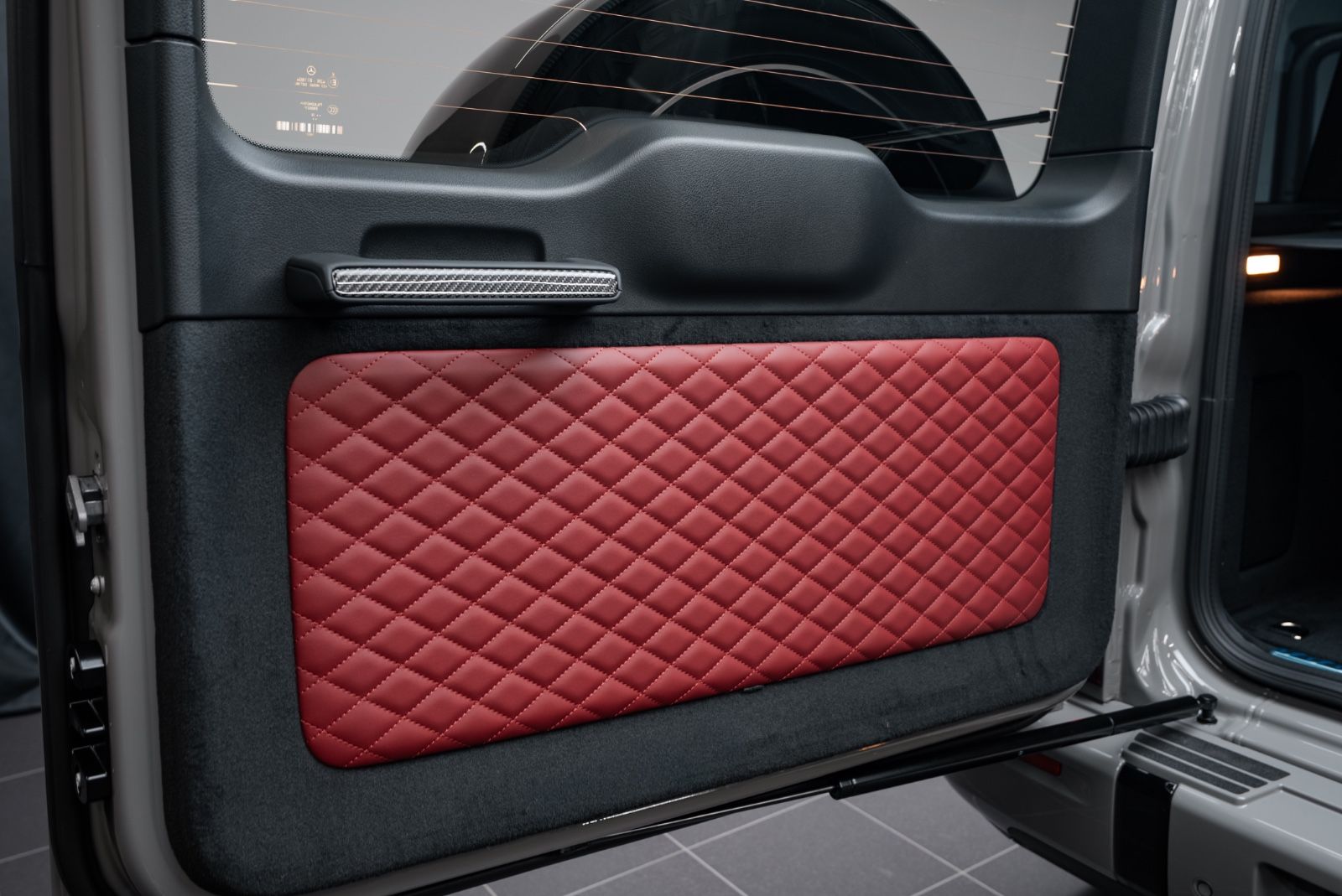 Fahrzeugabbildung Mercedes-Benz G 63/MY 2027/ SUPERIOR/CARBON