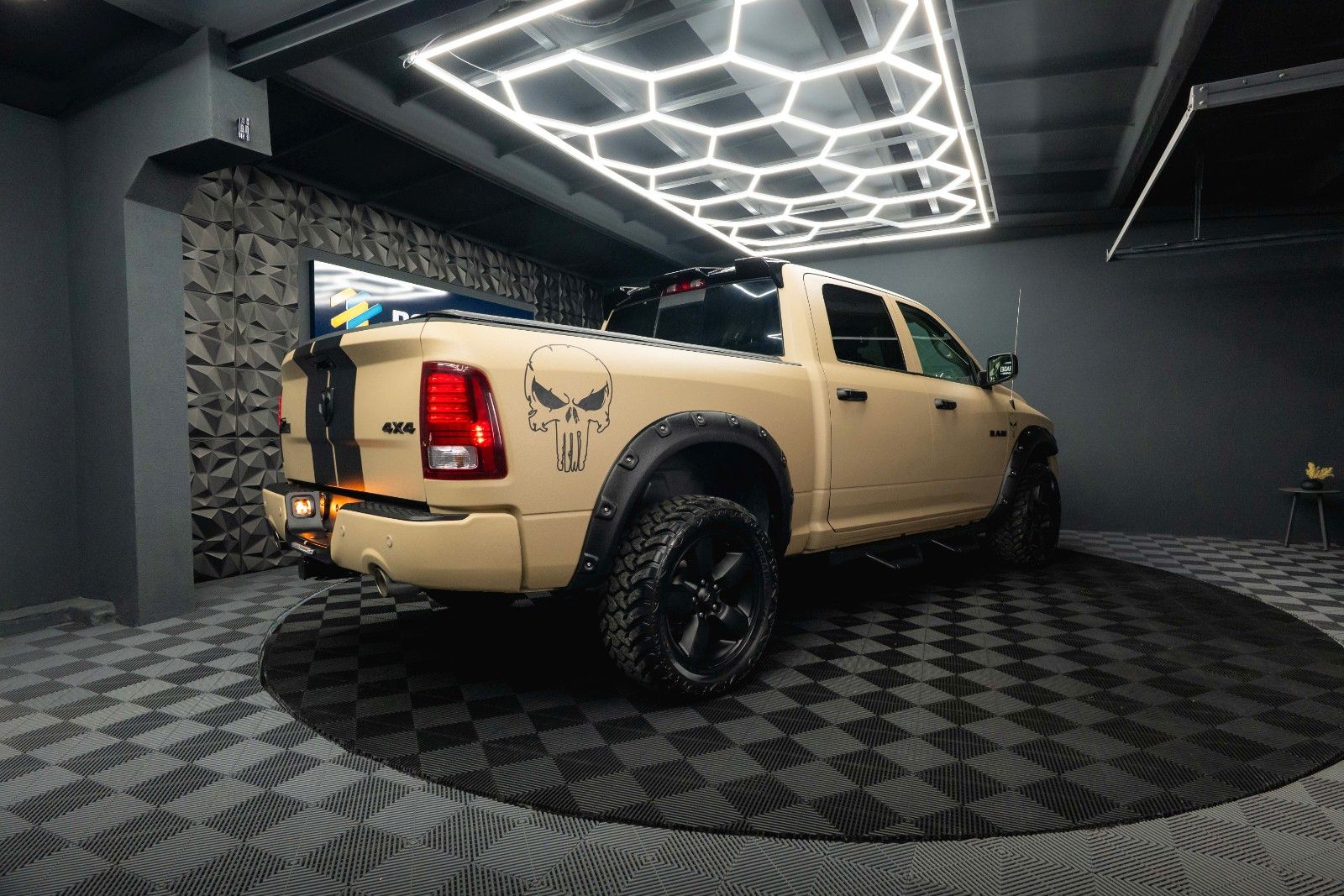 Fahrzeugabbildung Dodge RAM 5.7 V8 HEMI 4x4 PUNISHER OFFROAD RAPTOR LACK