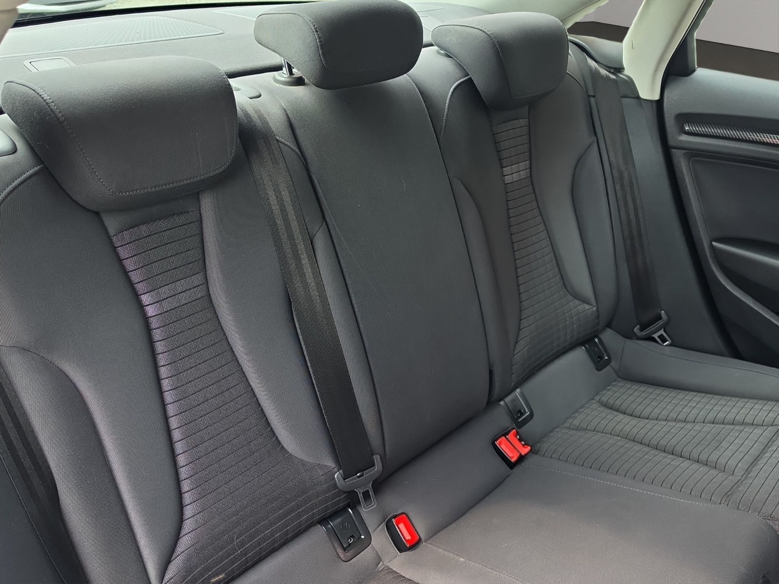 Fahrzeugabbildung Audi A3 Limousine ambition SERVICE TÜV NEU
