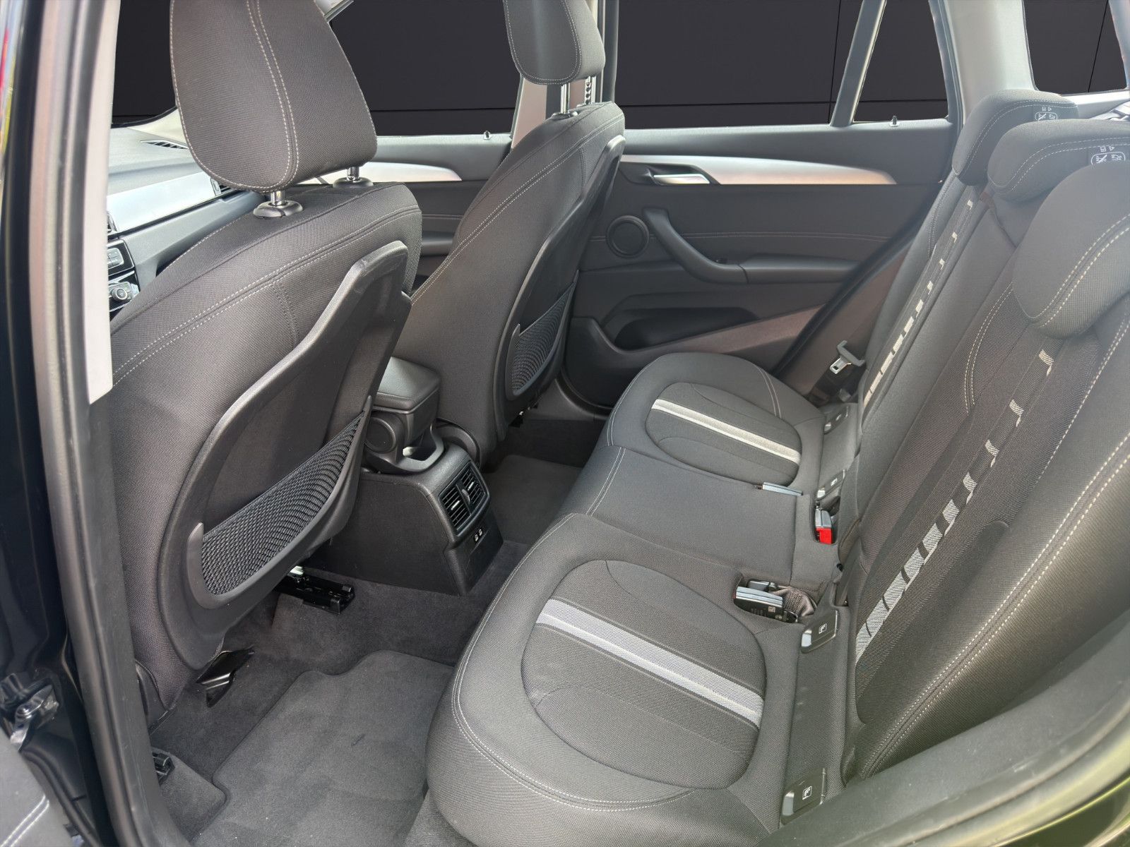 Fahrzeugabbildung BMW X1 sDrive 18 i Advantage PDC*Shzg*2-Zo.Klima*