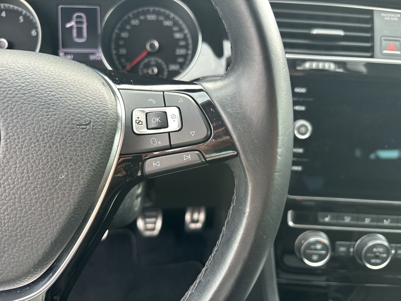 Fahrzeugabbildung Volkswagen Golf VII Lim. TSI Sound LED ACC PDC APP-Connect