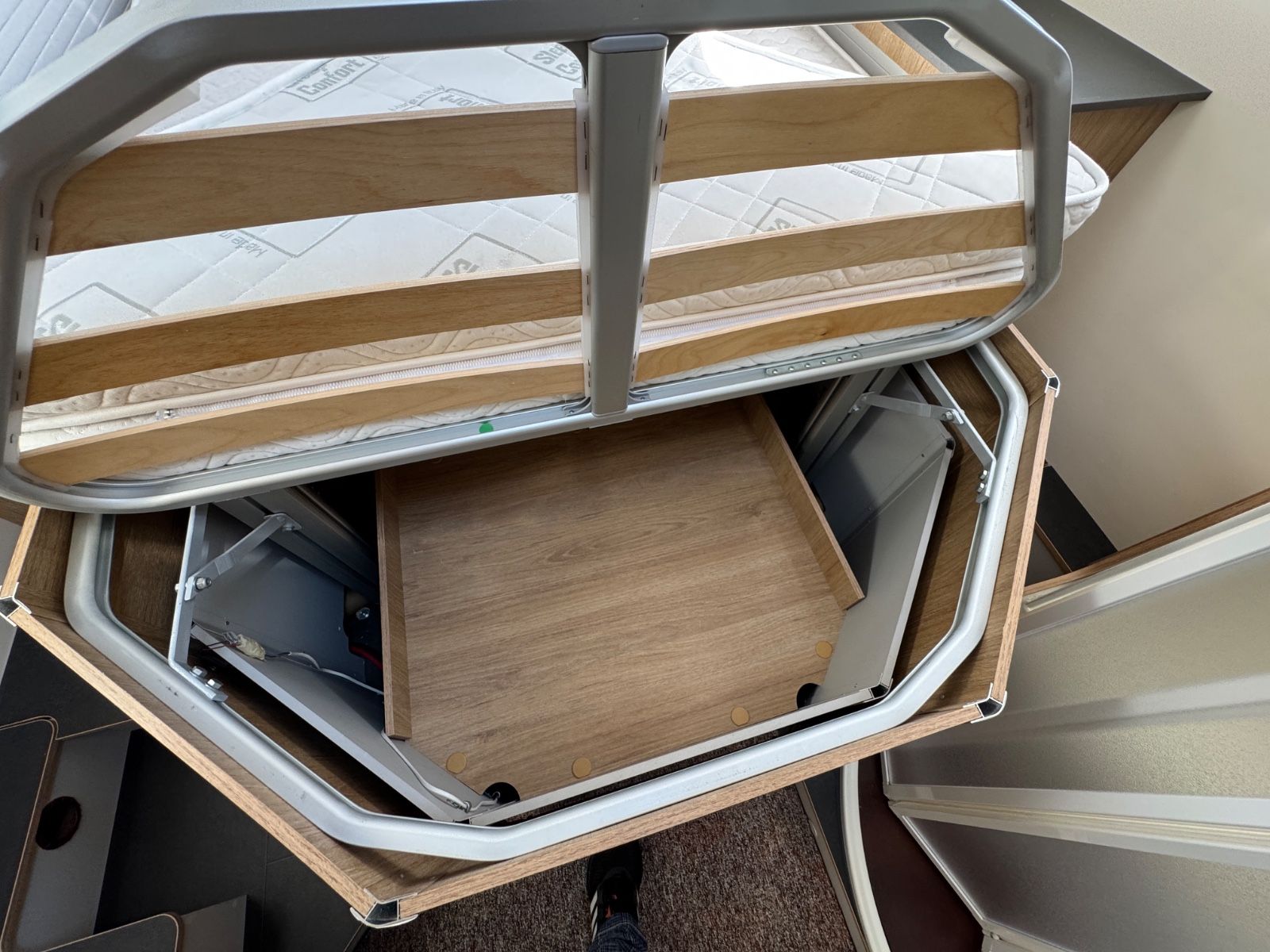 Fahrzeugabbildung Roller Team ZEFIRO 263 TL FIAT QUEENSBETT HUBBETT SOLAR TV