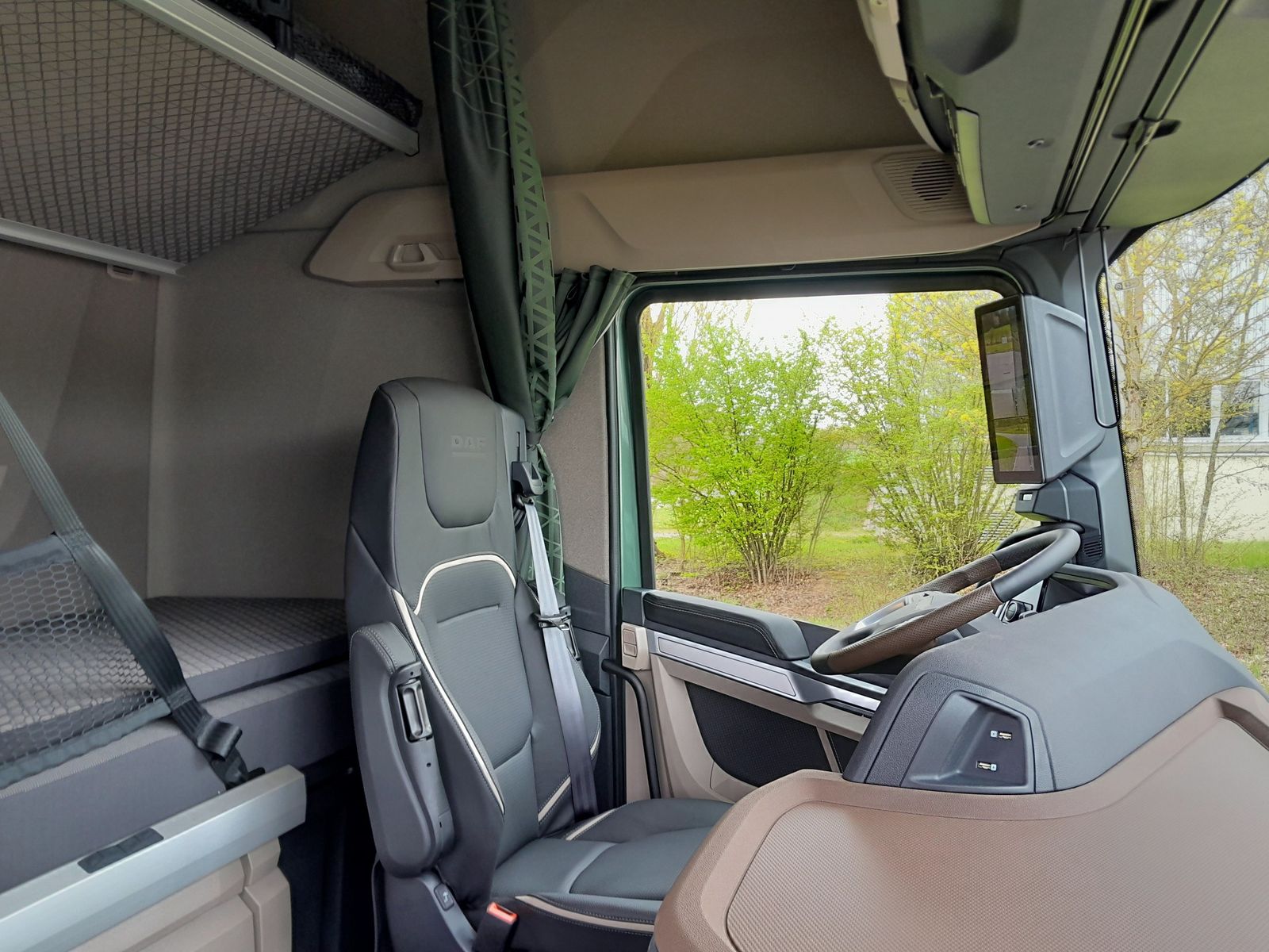 Fahrzeugabbildung DAF FT XG+ 530 EMERALD EDITION