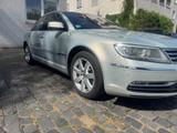Volkswagen Phaeton 3.0 V6 TDI 4MOTION Tiptronic 5-Sitzer - - silberne Volkswagen Phaeton