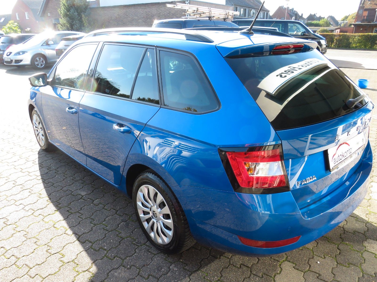 Fahrzeugabbildung SKODA Fabia Combi Ambition NAVI SITZH SMART-LINK PDC 1