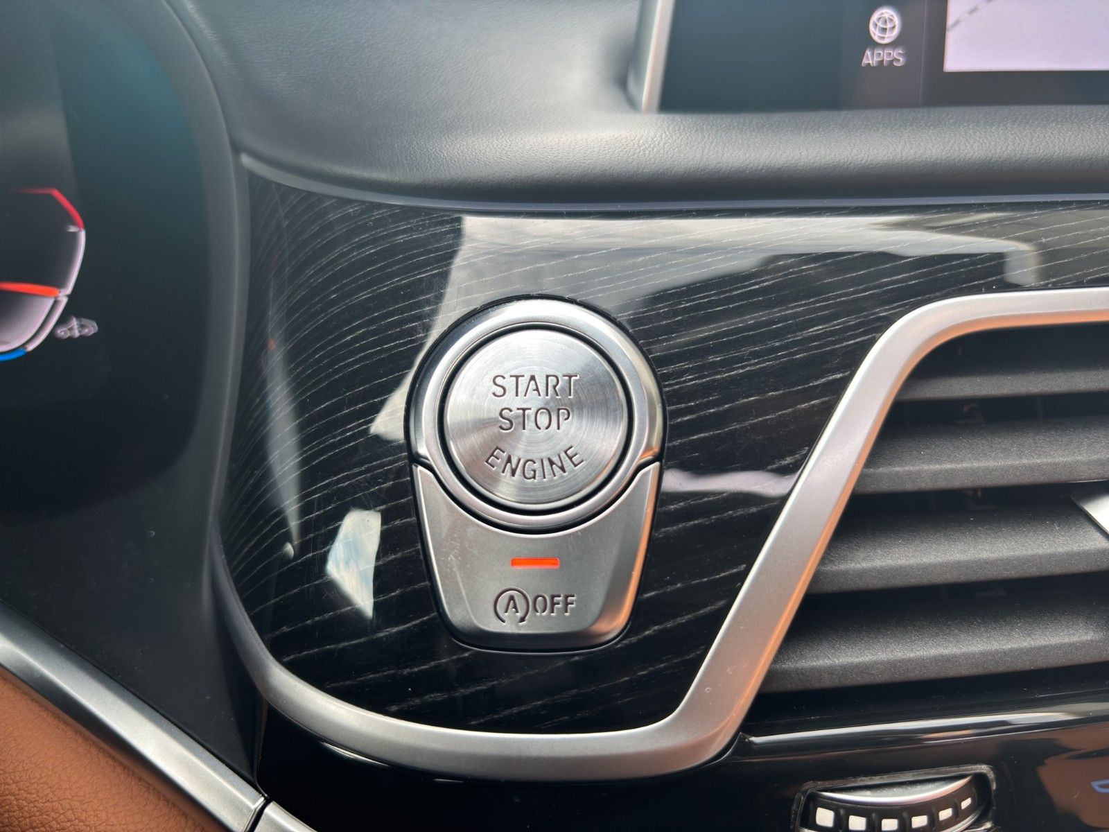 Fahrzeugabbildung BMW 750Li xDrive HUD/Skylounge/H&K/Massage/Luftf.