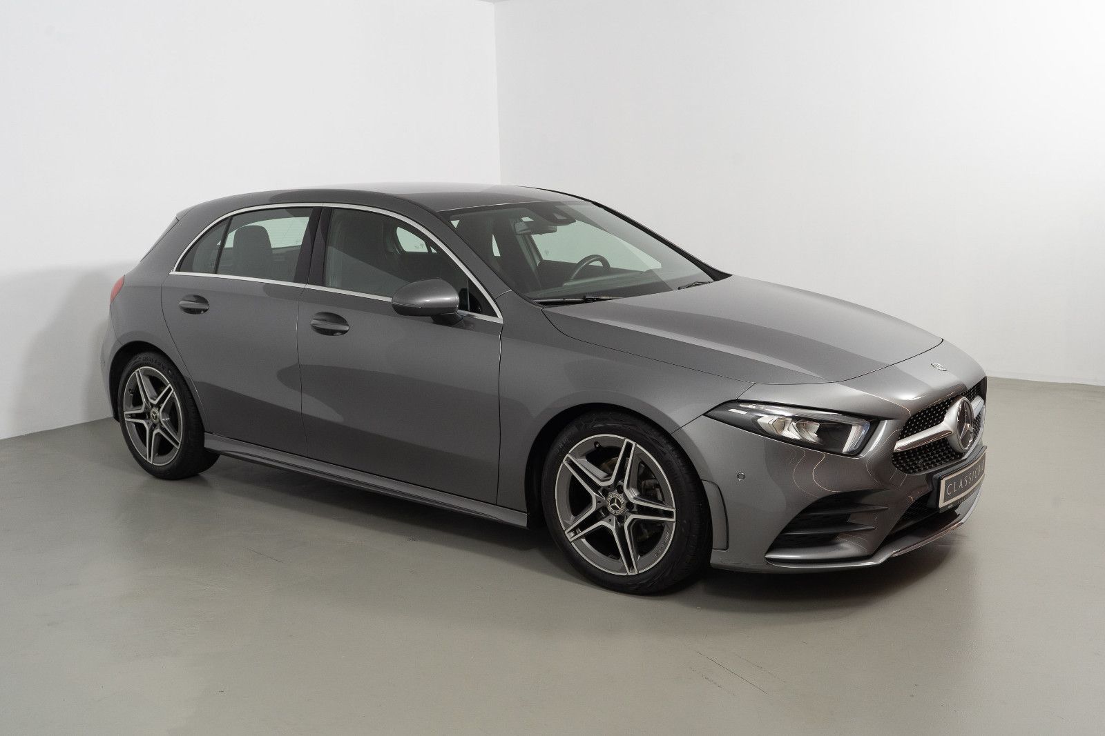 Mercedes-Benz A 180 AMG Line imagem 2
