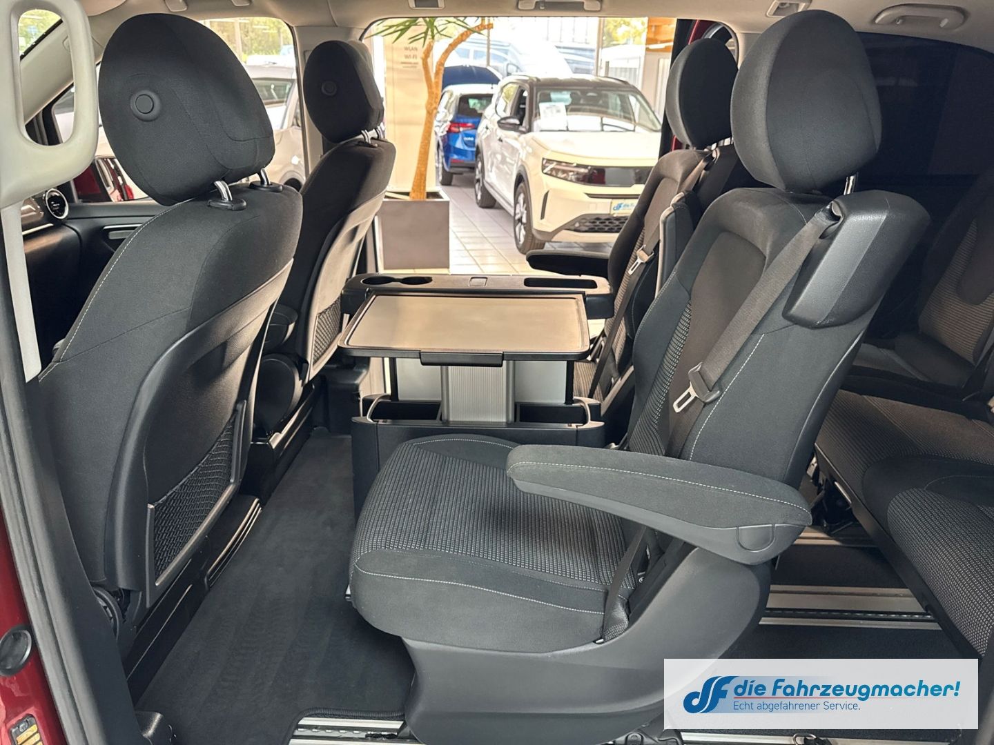 Fahrzeugabbildung Mercedes-Benz V 220 d RISE kompakt Navi Apple CarPlay Android