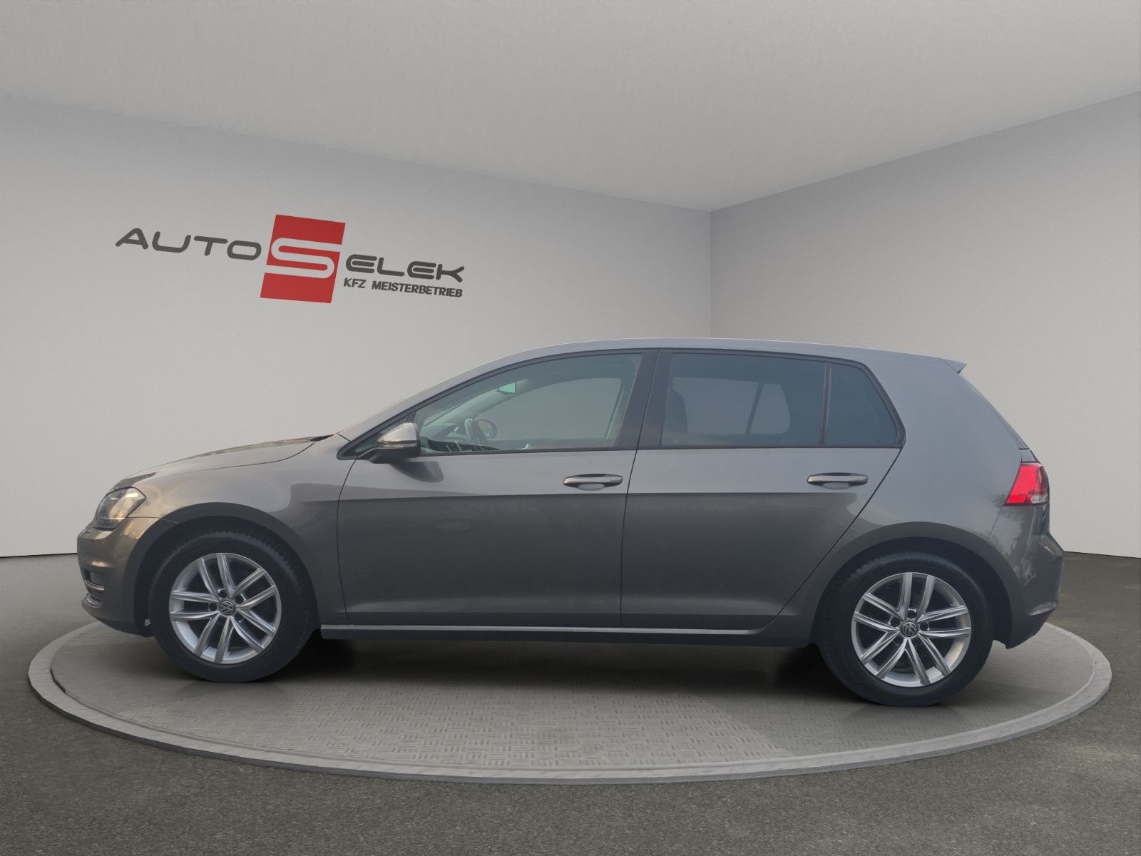 Fahrzeugabbildung Volkswagen Golf VII  Highline BMT/NAVi/PDC/XENON