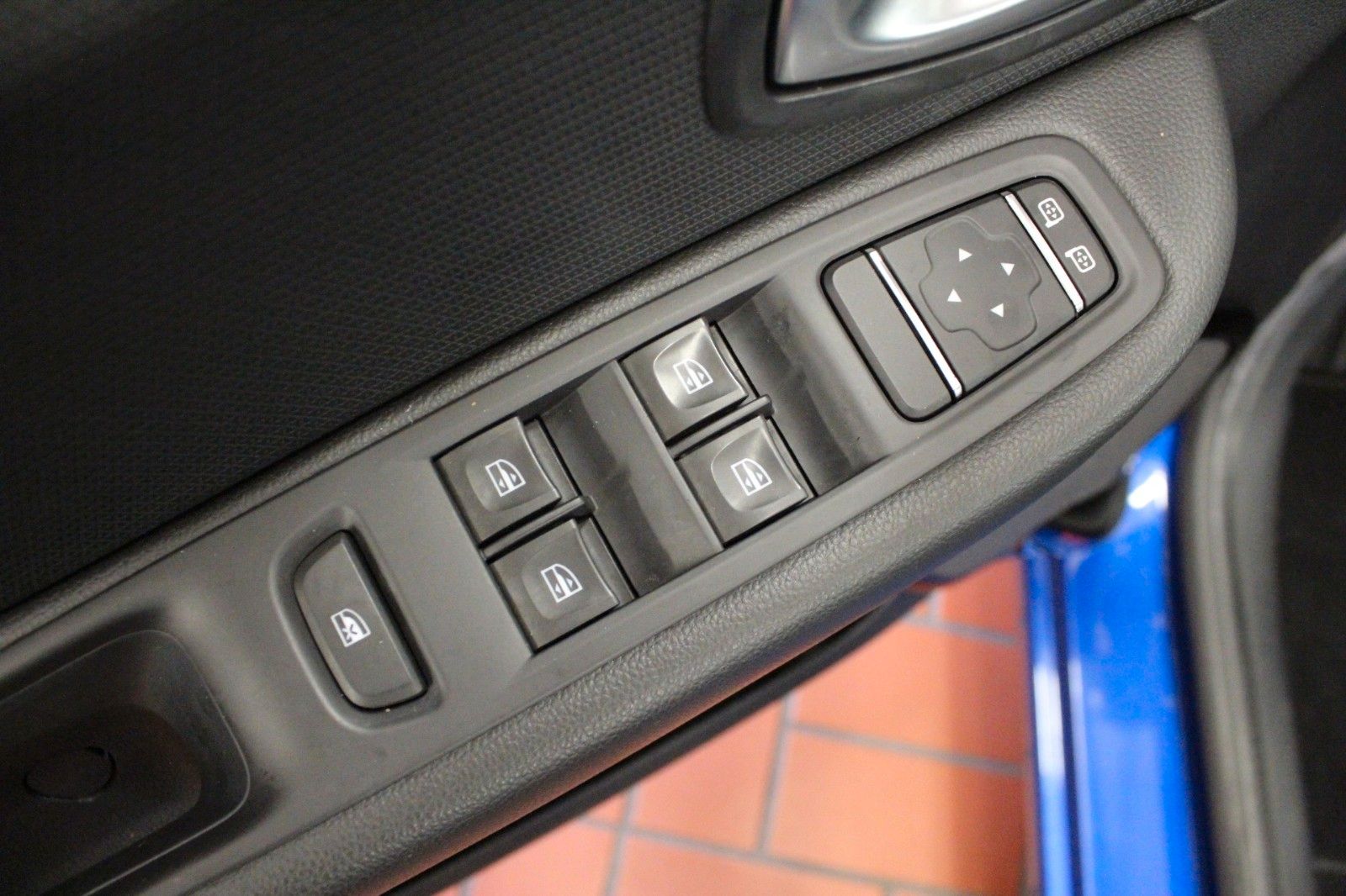 Fahrzeugabbildung Renault Clio TCe 90 Intens*Navi*Klima*PDC*