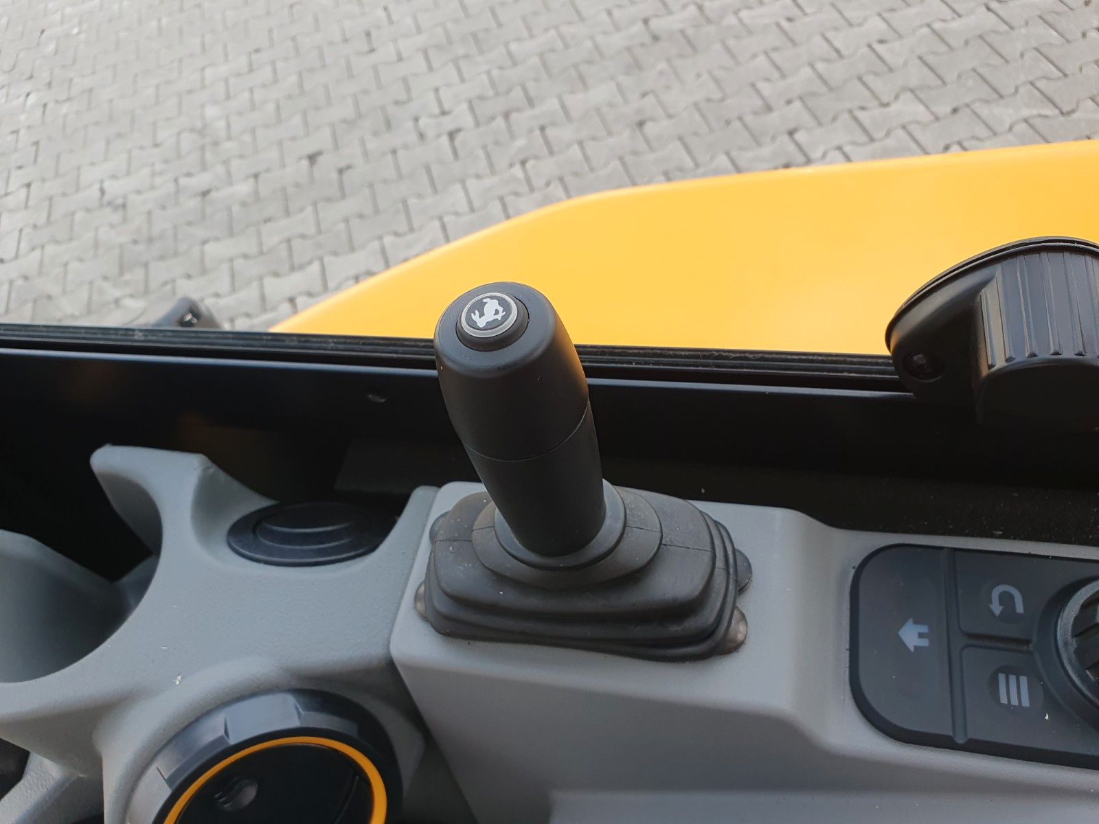 Fahrzeugabbildung JCB 26C-1 Pro Cab / Neufahrzeug / Planierschild