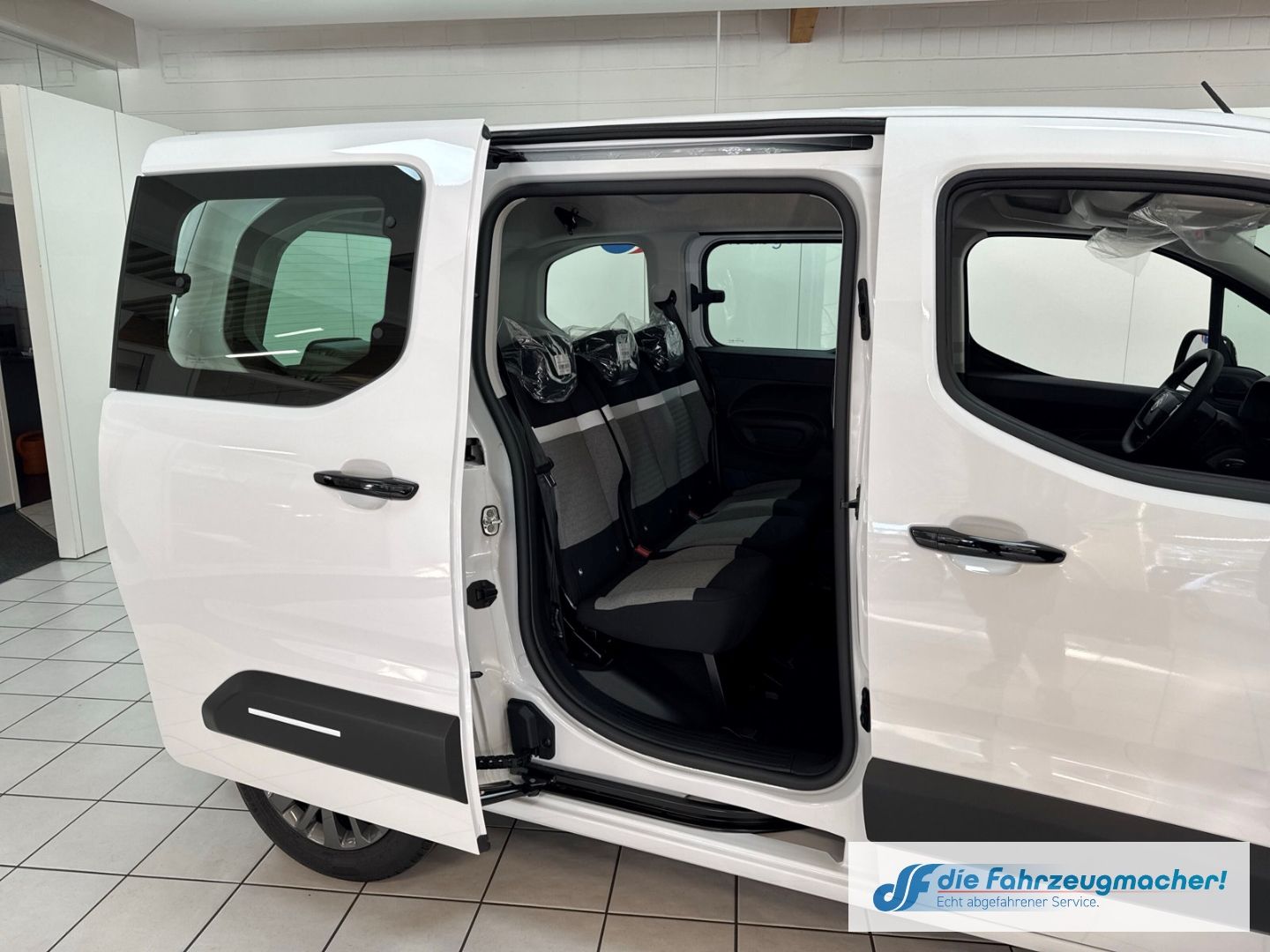Fahrzeugabbildung Citroën Berlingo Plus M Digitales Cockpit LED Apple CarP