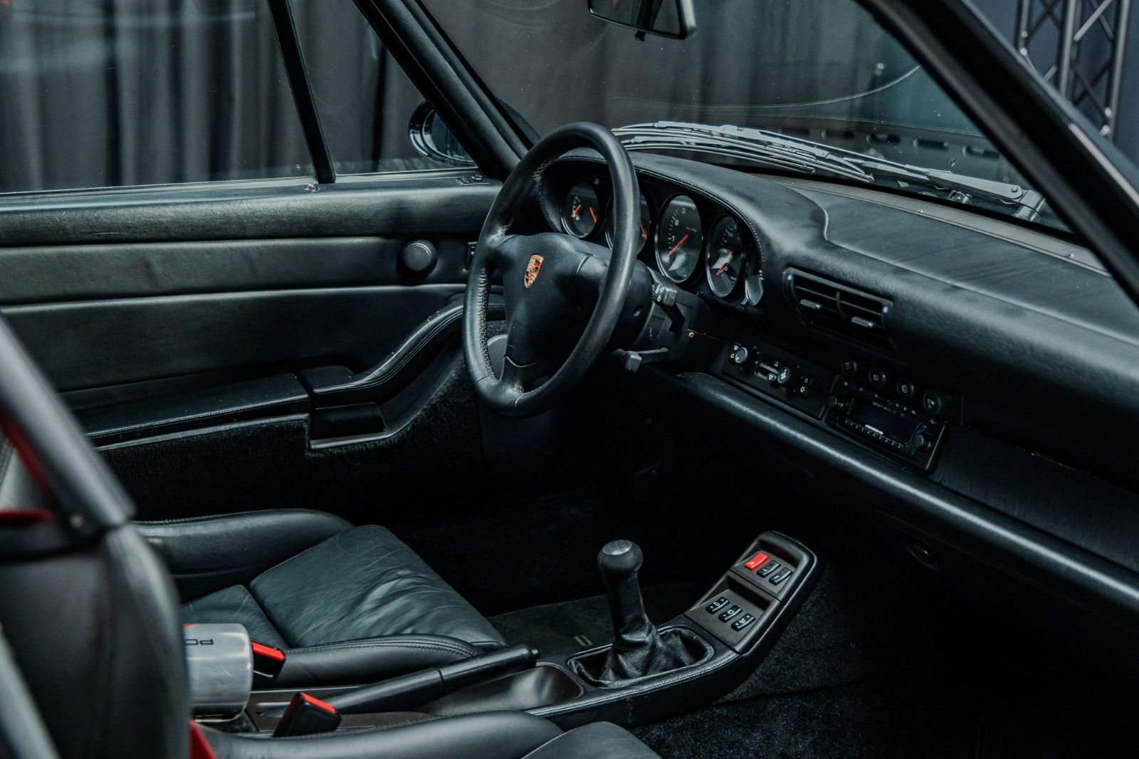 Fahrzeugabbildung Porsche 993 Carrera 4S + Bilstein + RS Sitze + Käfig