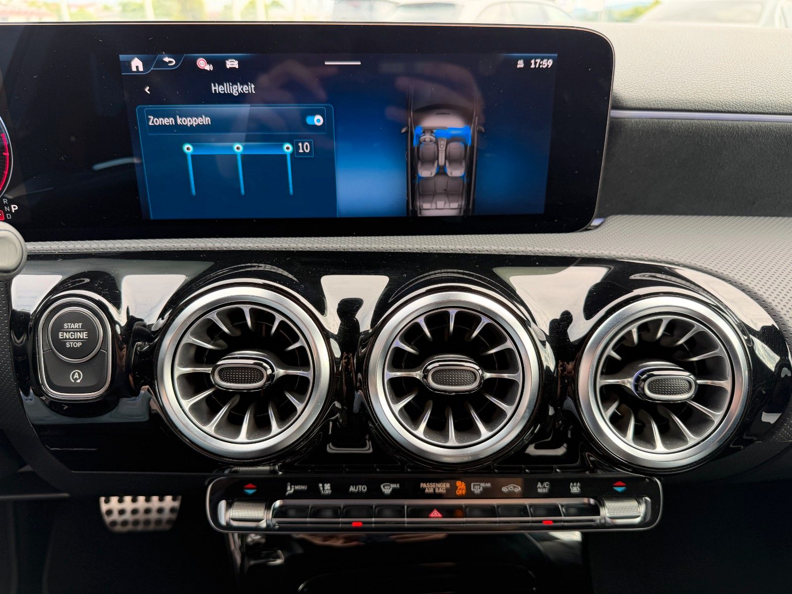 Fahrzeugabbildung Mercedes-Benz A 35 AMG 4Matic+Aero+StandH+360+MultiB+Memory