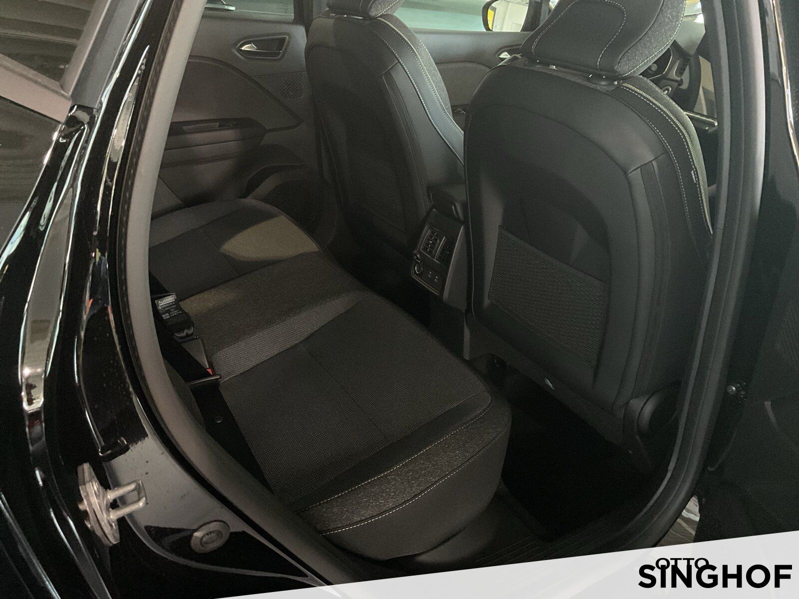 Fahrzeugabbildung Renault Captur Techno Mild Hybrid 140