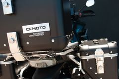 CFMOTO 800 MT ES + 3 tlg. Kofferset + elektr. Fahrwerk