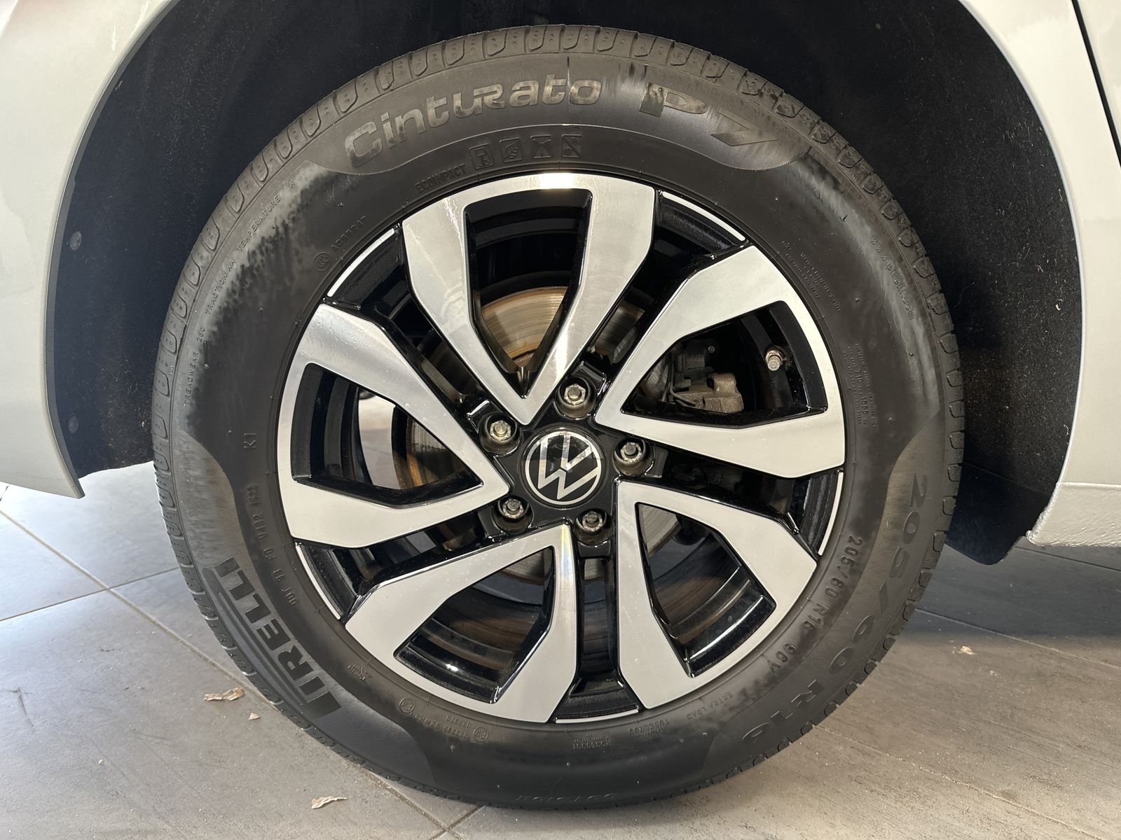 Fahrzeugabbildung Volkswagen Touran 2.0 TDI DSG Active NAV+IQ-LIGHT+KAM+16ZO
